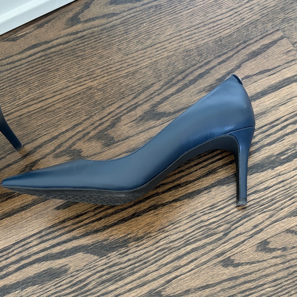 MICHAEL Michael Kors Navy Pointed Heels - Picture 6 of 10